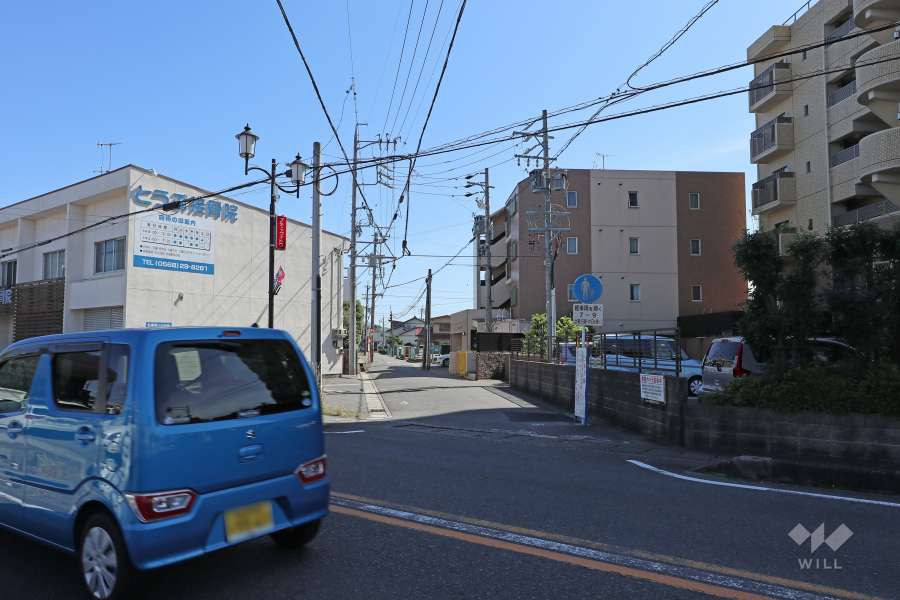 敷地北東側の前面道路
