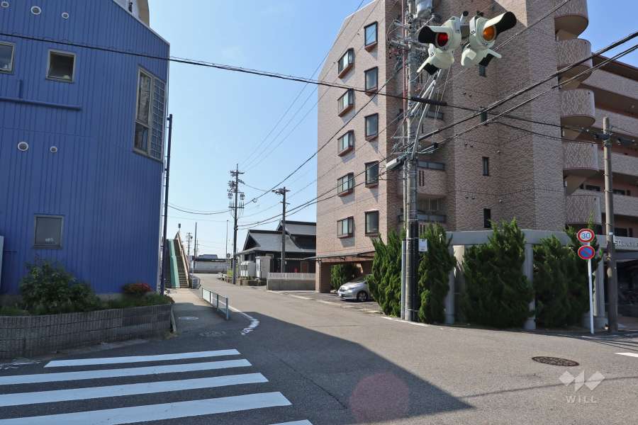 敷地北東側の前面道路