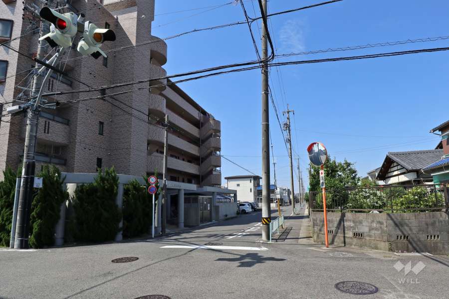 敷地北西側の前面道路