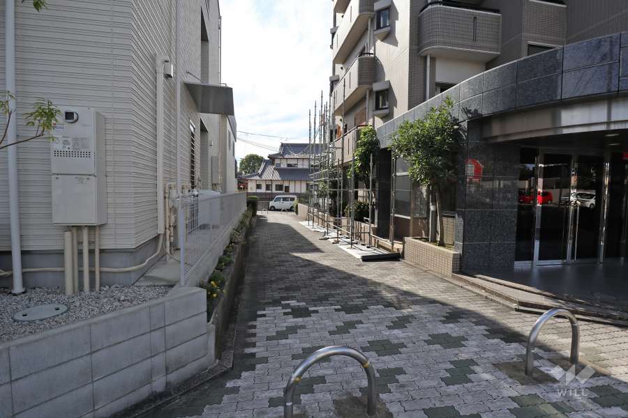 敷地東側の前面道路