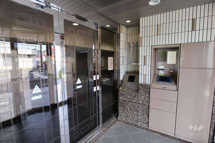 エントランスはオートロック付きです。