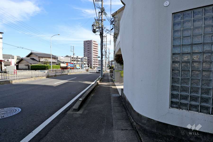 敷地北側の前面道路