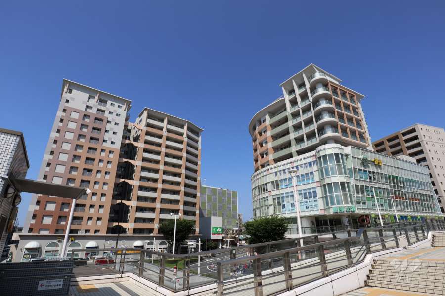 ライオンズステーションプラザ勝川弐番館の外観(東側から）