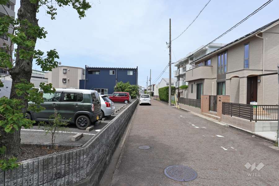 敷地北側の前面道路