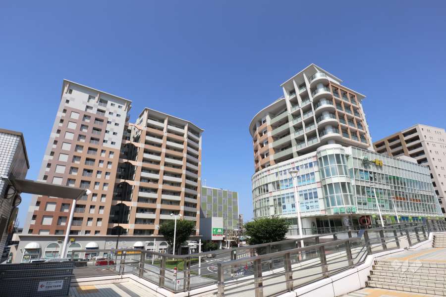 ライオンズステーションプラザ勝川壱番館の外観(東側から）