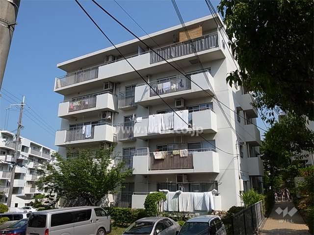 公団千里緑丘団地１４号棟の外観（南東側から）