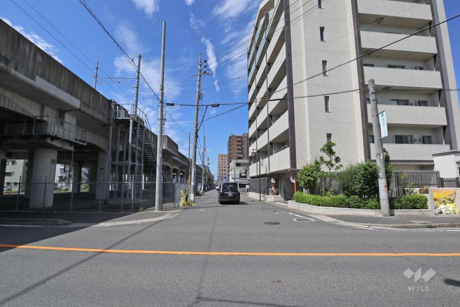 敷地南東側の前面道路