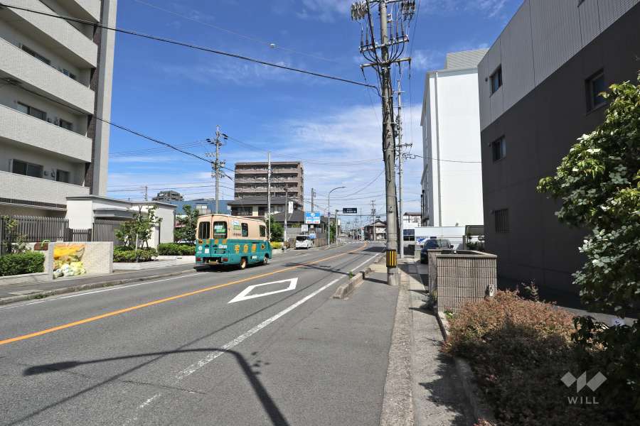 敷地北東側の前面道路
