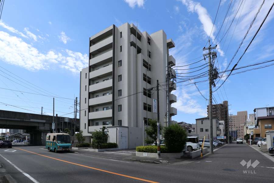 ダイアパレス勝川駅前の外観(北側から）