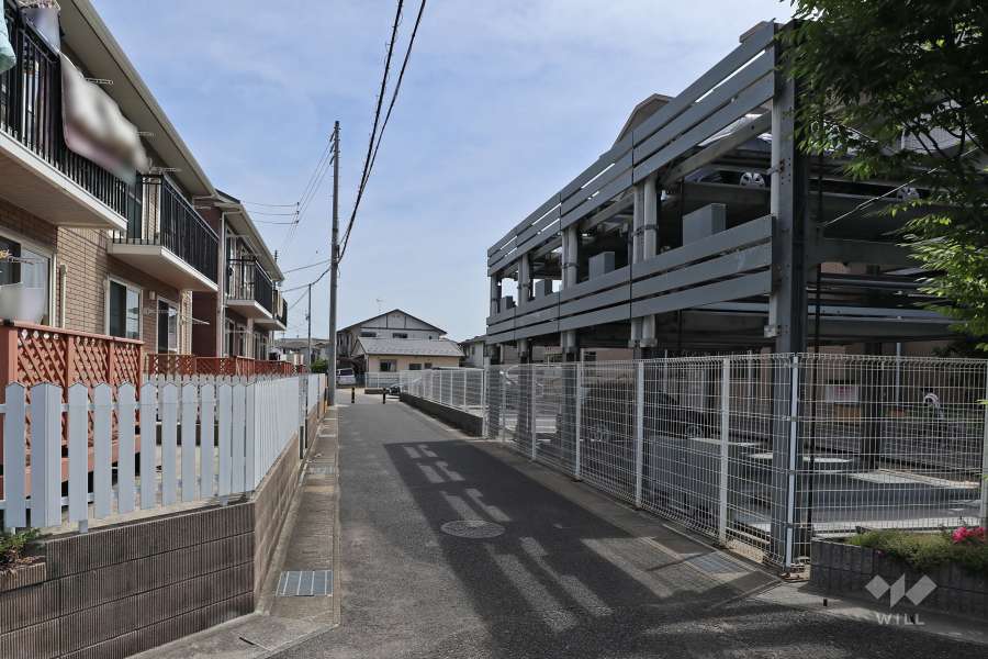 敷地北西側の前面道路