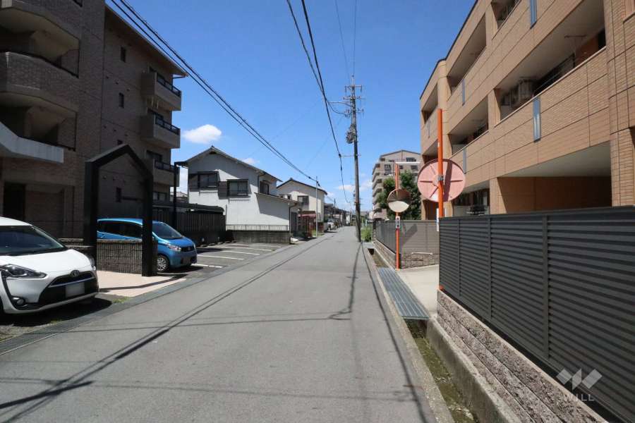 敷地北側の前面道路