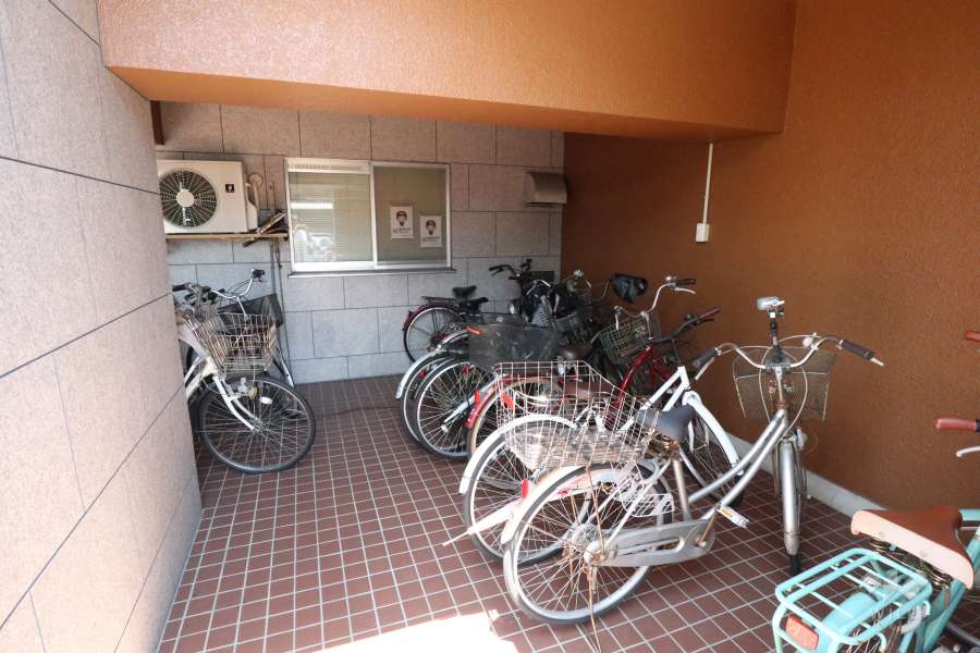 屋内に設けられた駐輪場