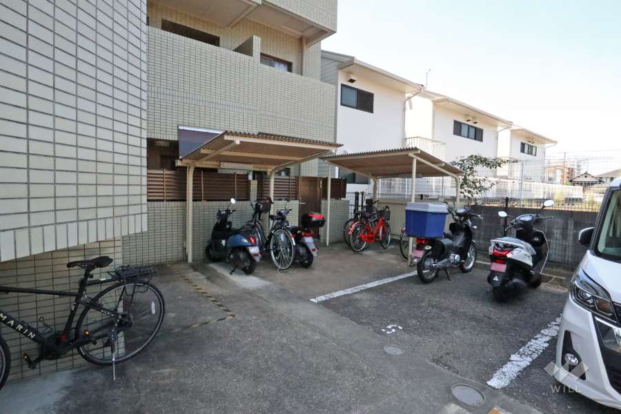 駐輪場とバイク置場