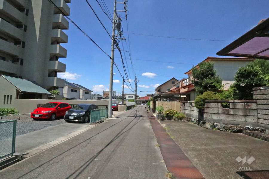 敷地北側の前面道路