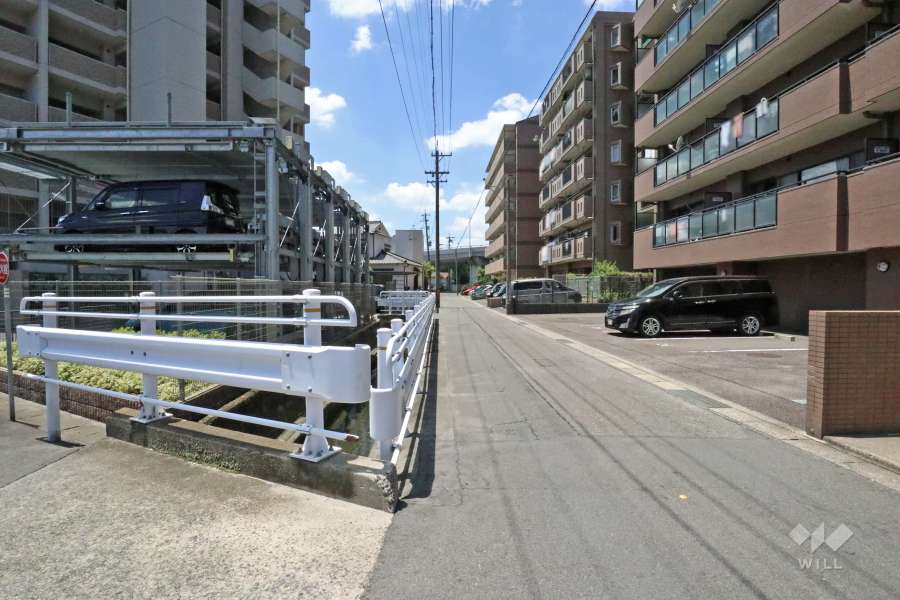 敷地北側の前面道路