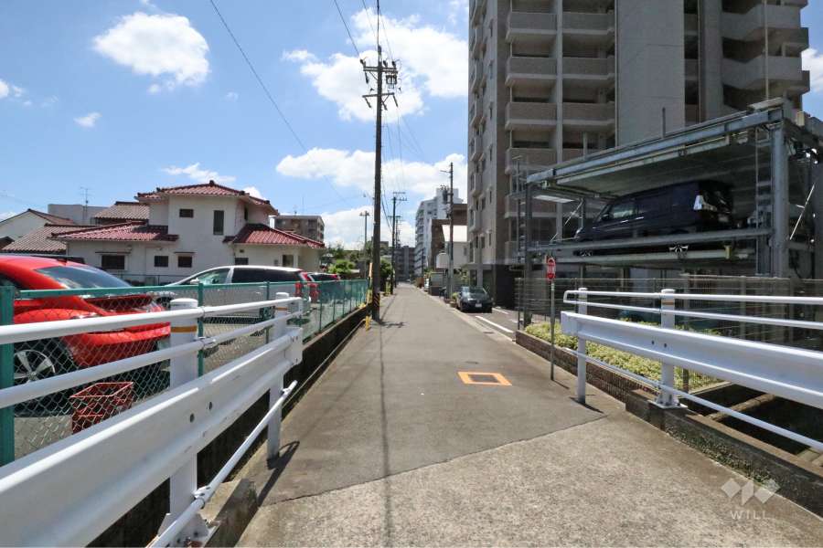 敷地東側の前面道路