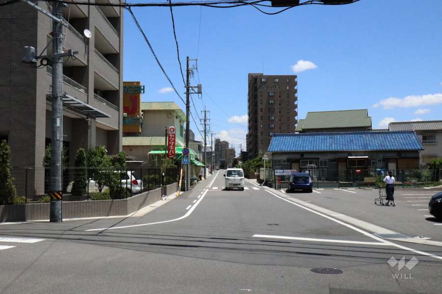 敷地南側の前面道路
