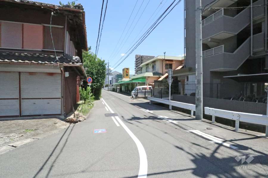 敷地北側の前面道路