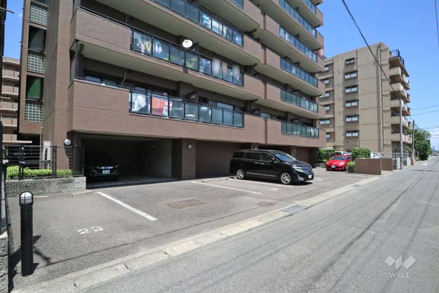 敷地内駐車場（屋外平面式・屋内平面式）