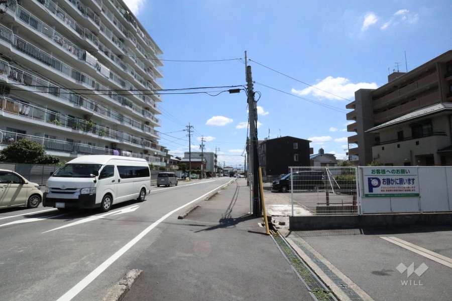 敷地南側の前面道路