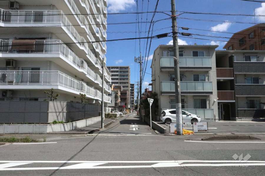 敷地東側の前面道路