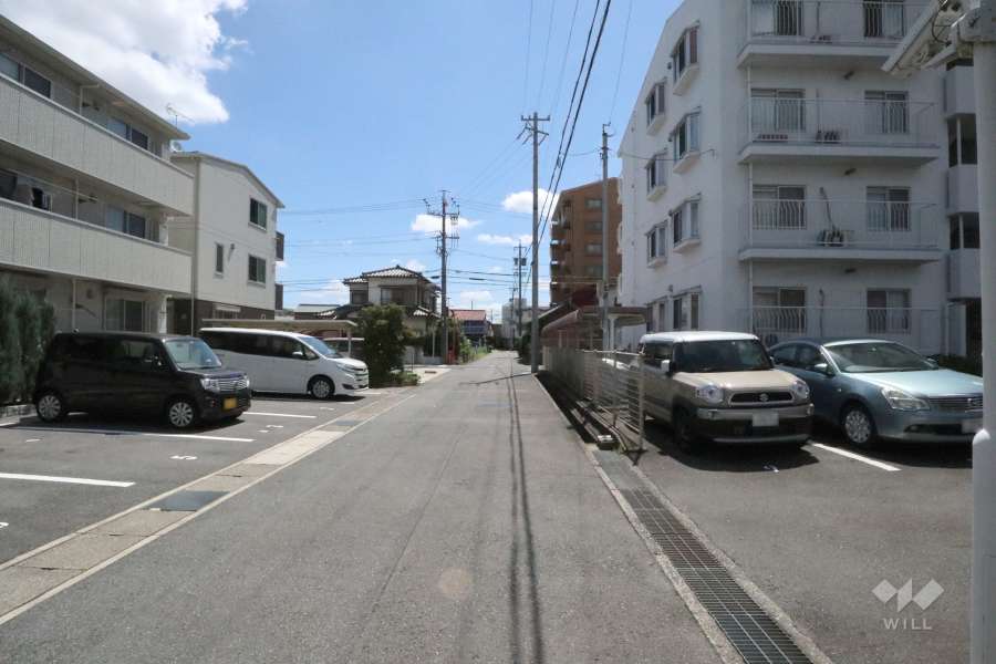 敷地北側の前面道路
