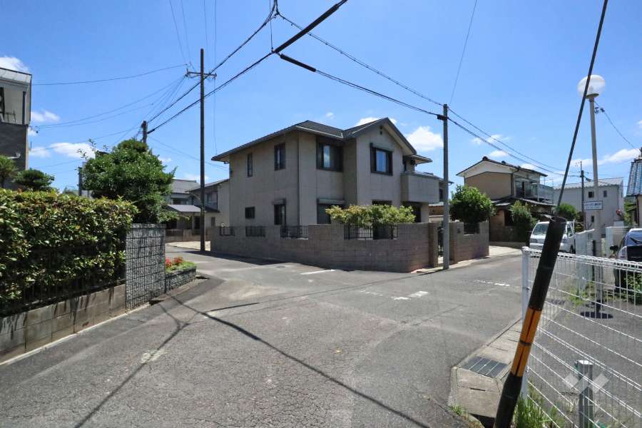 敷地北東側の前面道路