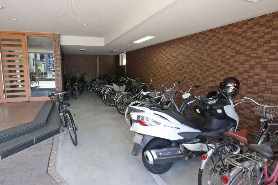 駐輪場とバイク置場