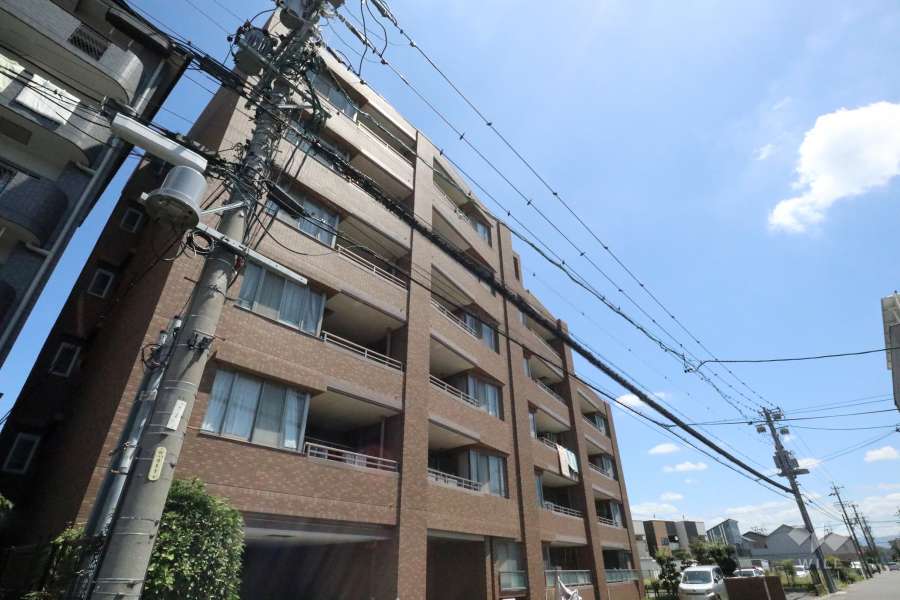 グランレイム春日井の外観（南西側から）