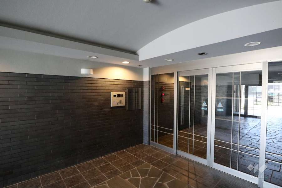 エントランスはオートロック付きです。