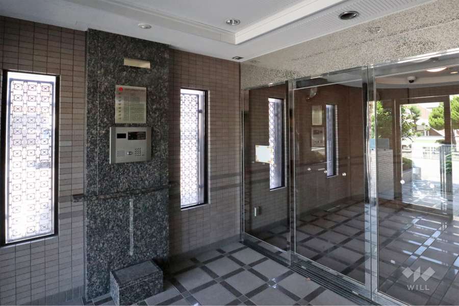 エントランスはオートロック付きです。