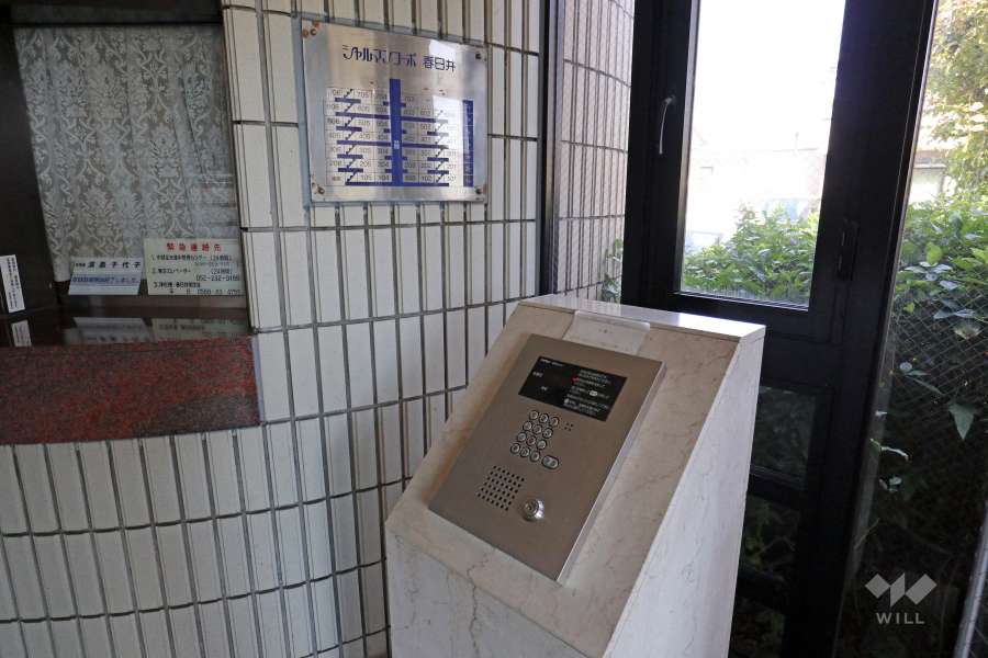 エントランスはオートロック付きです。