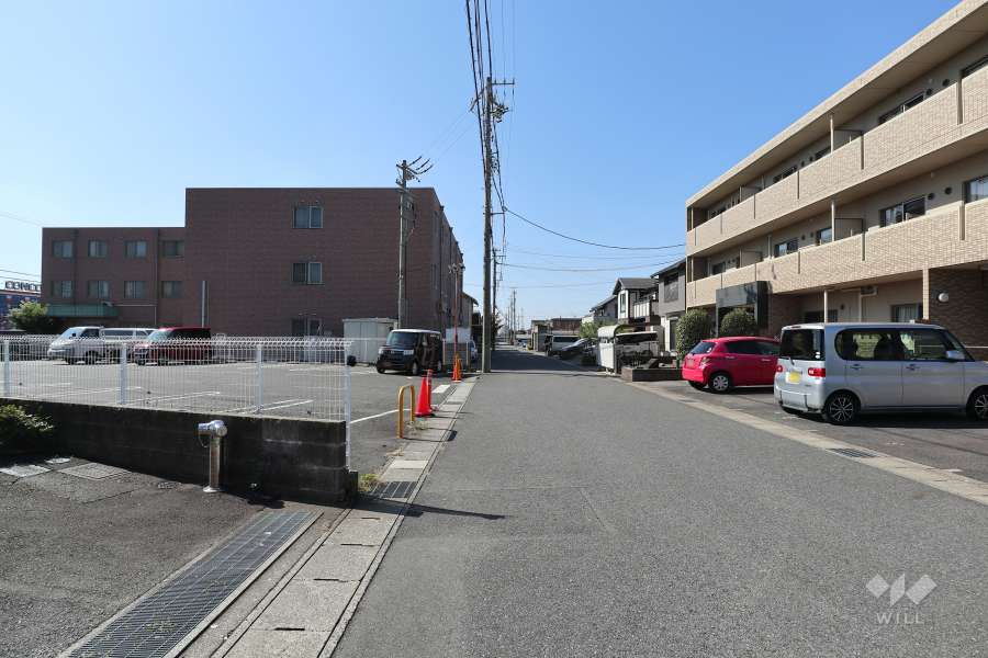 敷地北西側の前面道路