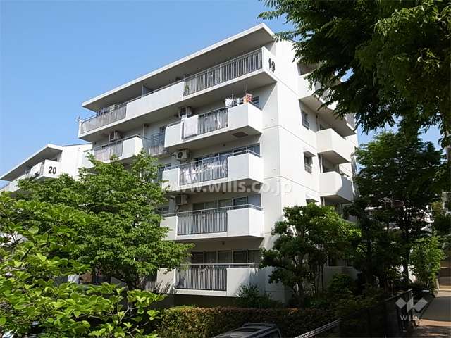 公団千里緑丘団地１９号棟の外観（南東側）