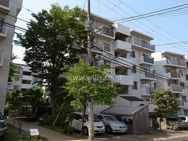 公団千里緑丘団地１９号棟の外観（北東側）