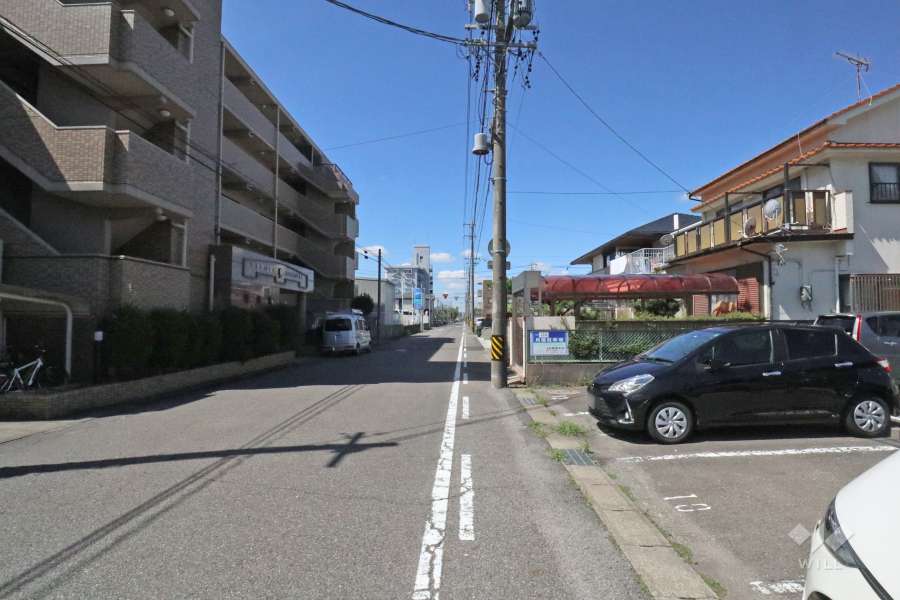 敷地北西側の前面道路
