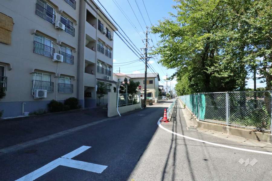 敷地北西側の前面道路
