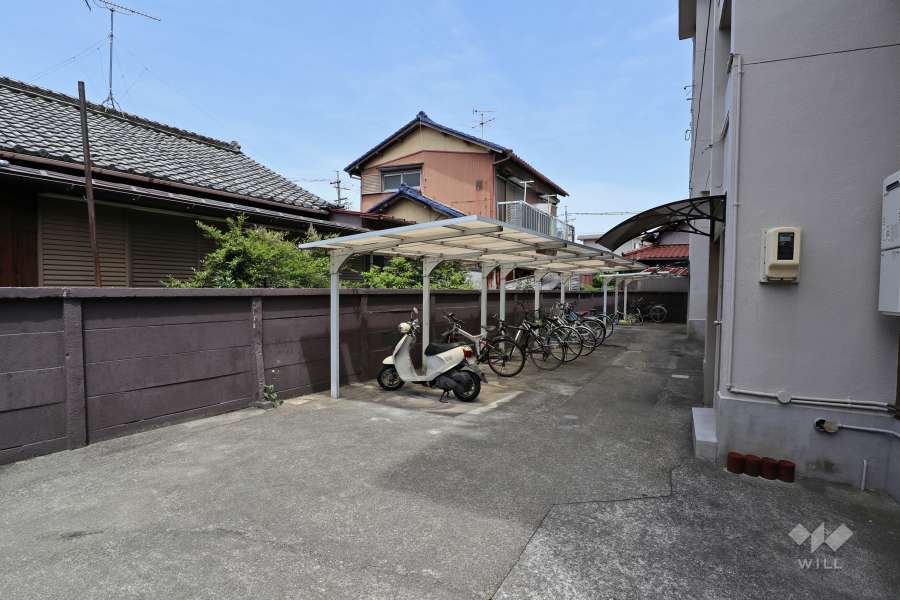 駐輪場とバイク置場