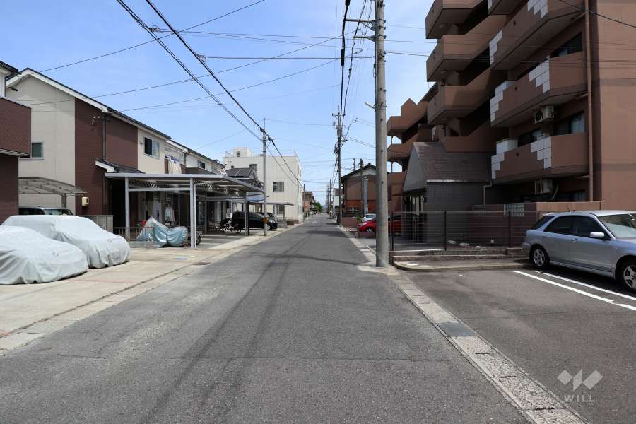 敷地北側の前面道路