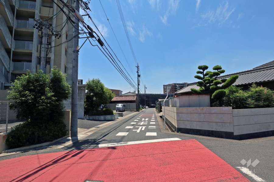 敷地西側前面道路