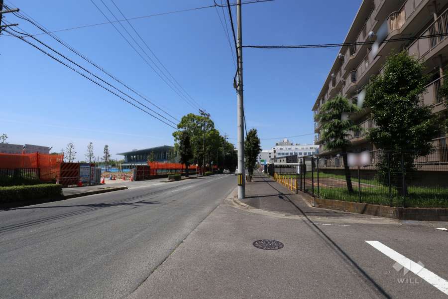 敷地南側の前面道路