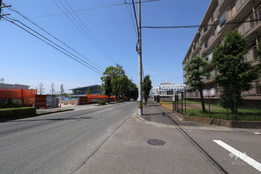 敷地南側の前面道路