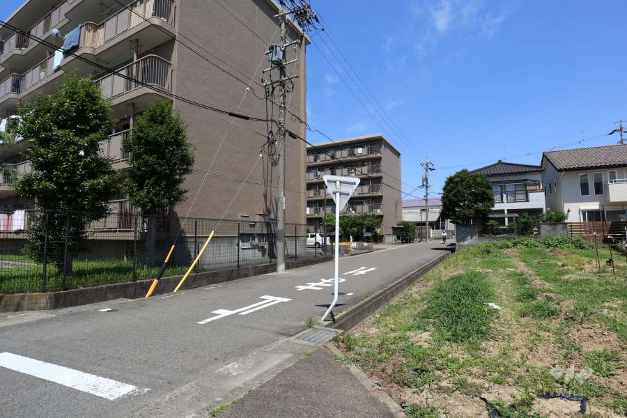 敷地東側の前面道路