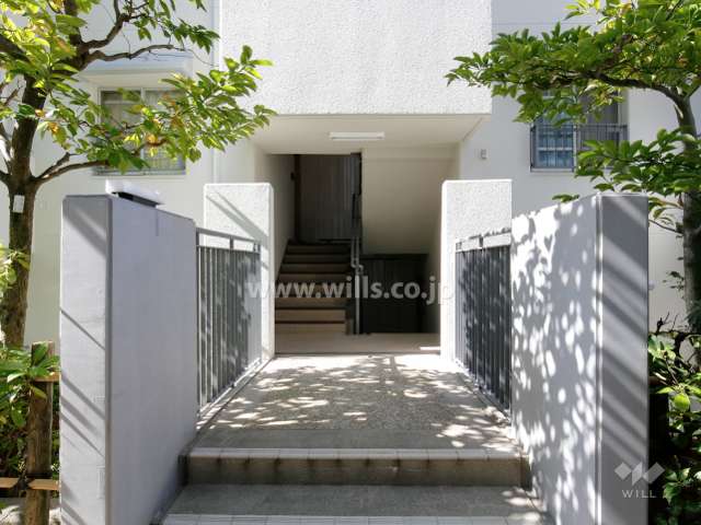 住戸出入り口（共用ポスト）