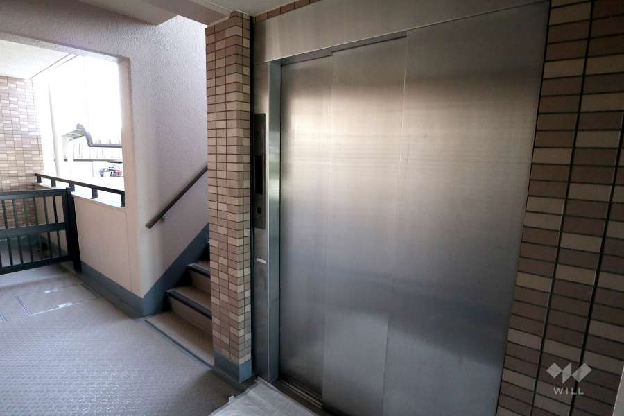 共用のエレベーター