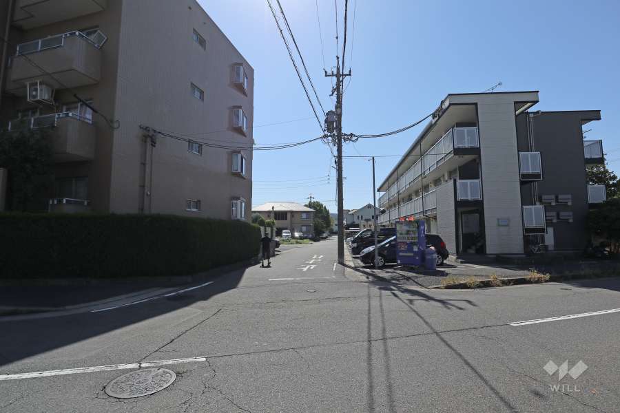 敷地西側の前面道路