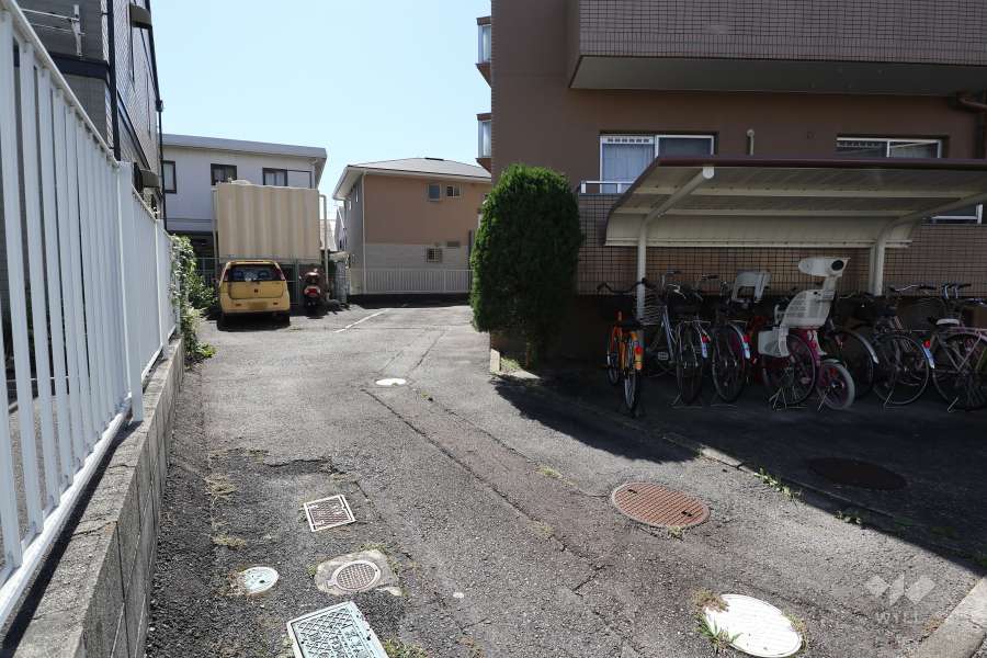 敷地内駐車場（屋外平面式）