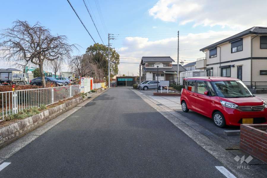 敷地東側の前面道路