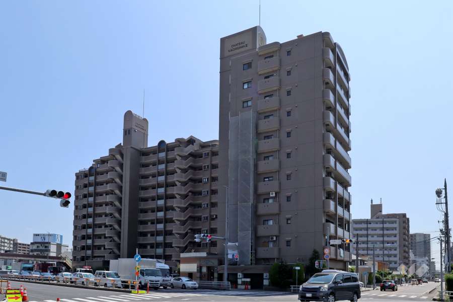 シャトー勝川2の外観（南西側から）