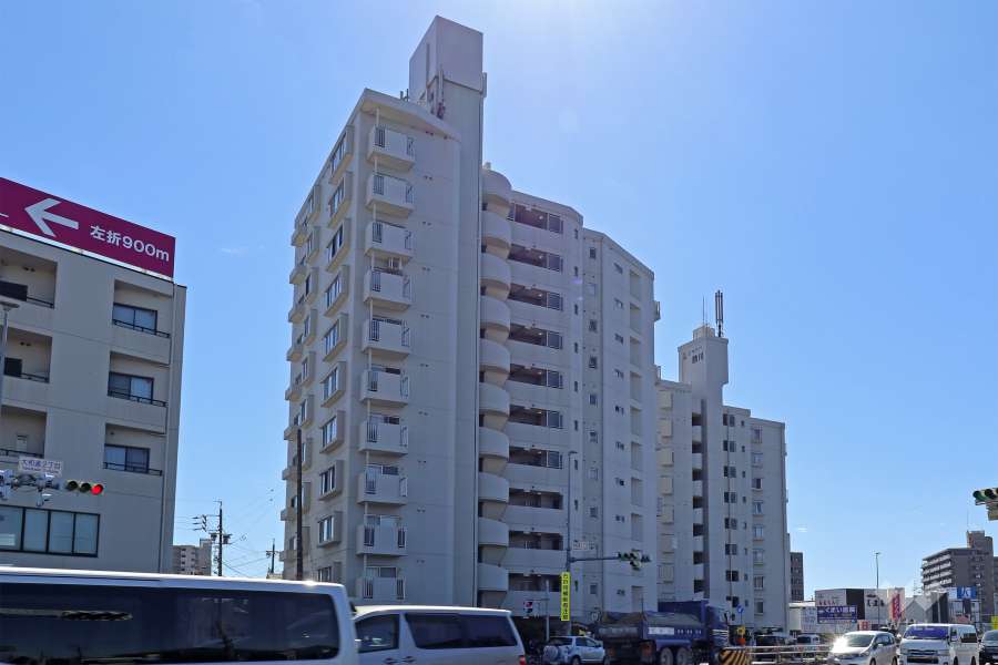 シャトー勝川Aの外観（北側から）